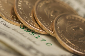 Bez nazvaniya 300x199 - Abstract of the new U.S. Dollar coin on Dollar Bills with Narrow Depth of Field.